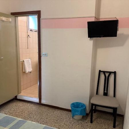 Hotel Nives Rimini Buitenkant foto