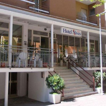 Hotel Nives Rimini Buitenkant foto