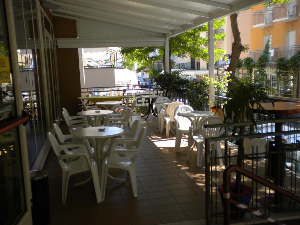 Hotel Nives Rimini Buitenkant foto