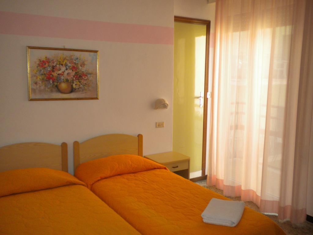 Hotel Nives Rimini Kamer foto